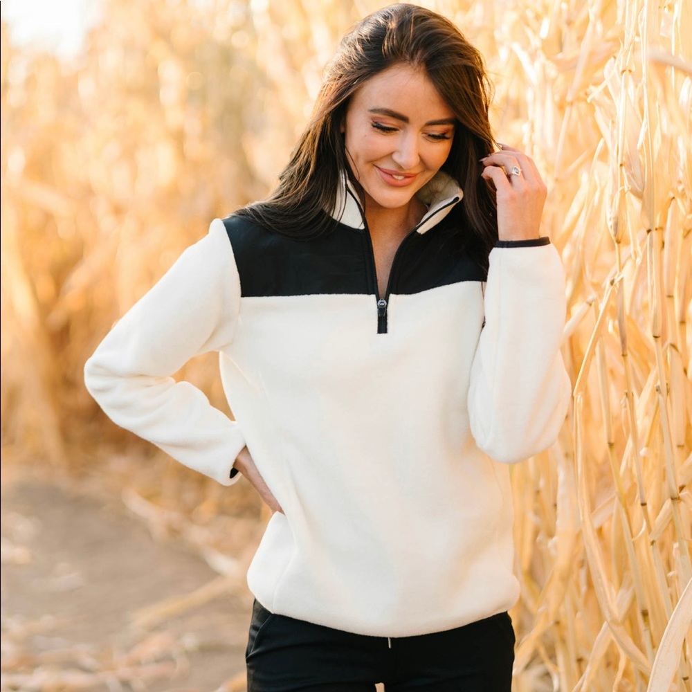 NWTB Cream Fleece 1/4 zip sweater sz small